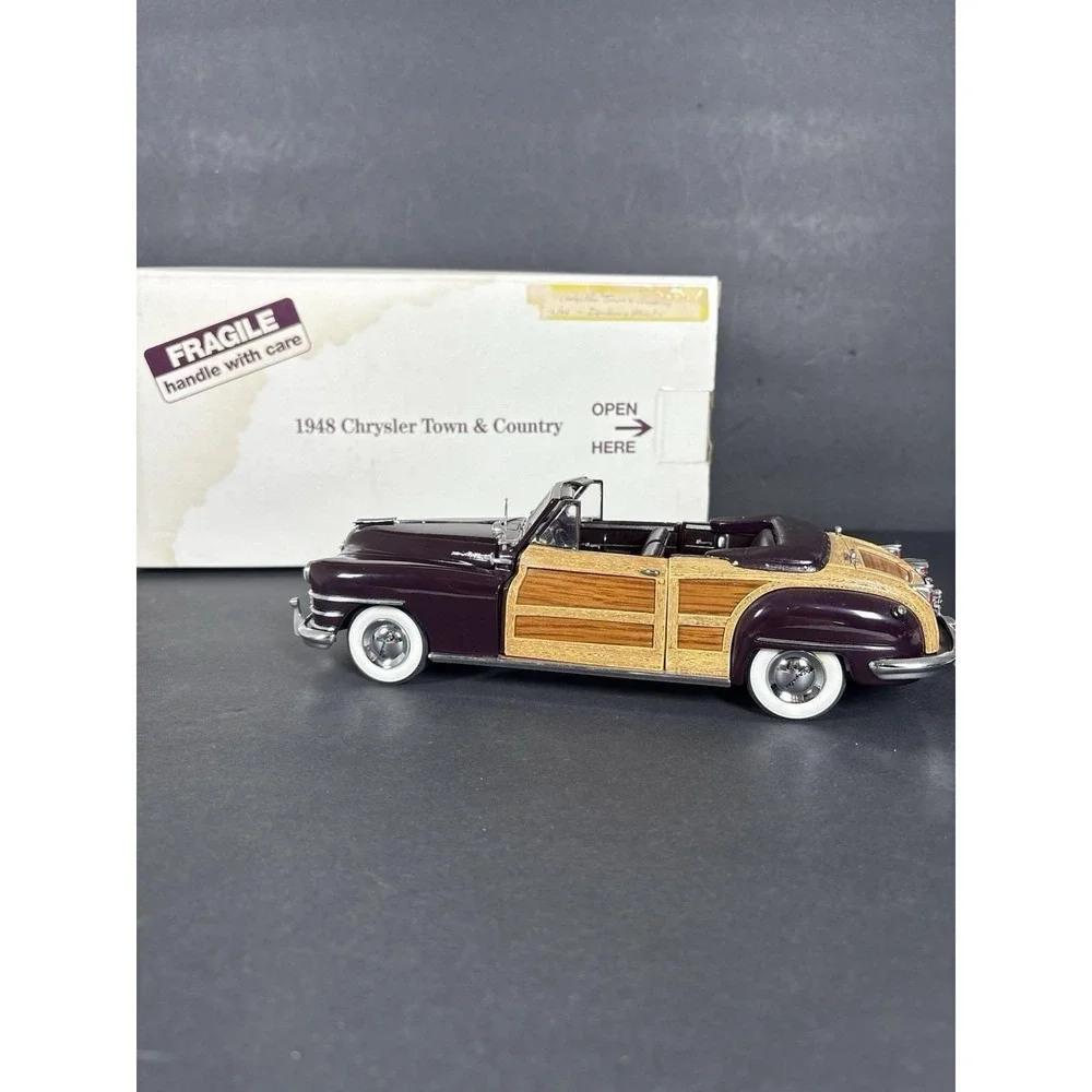 1948 Chrysler Town & Country - Danbury Mint - 1:24 DIECAST